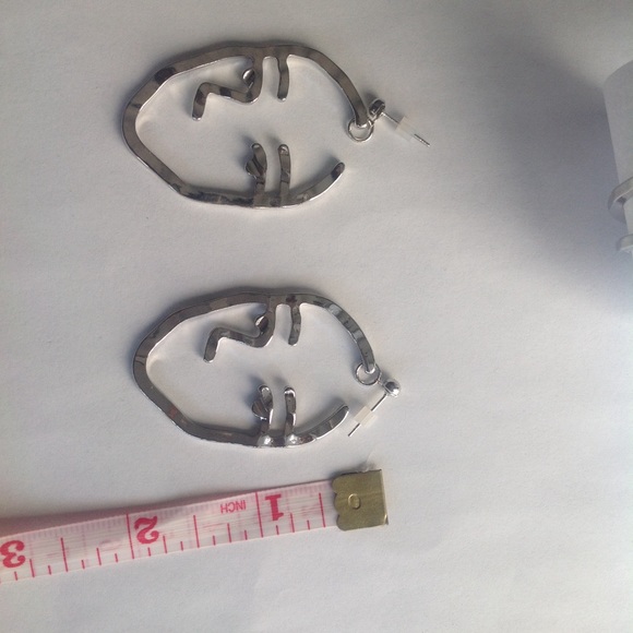 ❤️ NEW SILVER COLOR FACE EARRINGS AND BRACELET SET - Picture 5 of 8